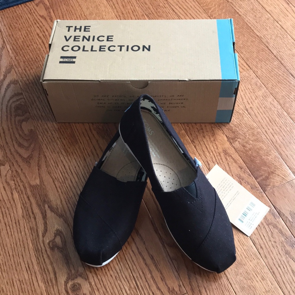 Tom’s canvas sneakers